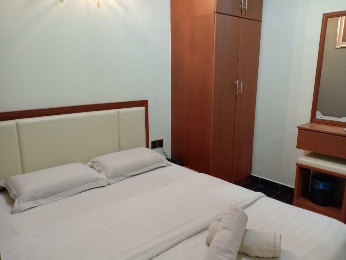 Tc Inn Business Hotel @ Seri Kembangan Esterno foto