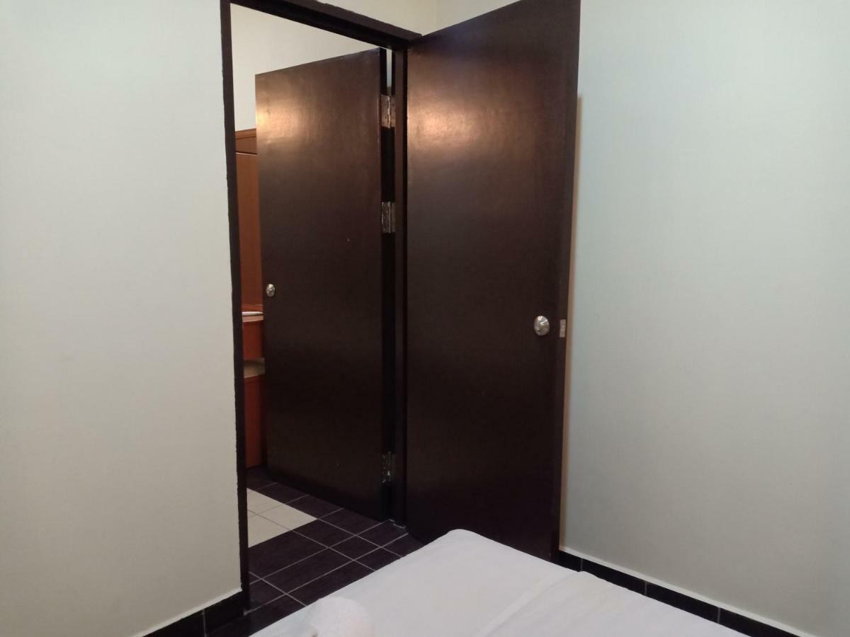 Tc Inn Business Hotel @ Seri Kembangan Esterno foto